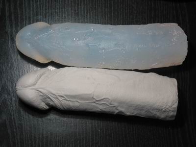Silikondildo mit Luftblasen und Gipspositiv2